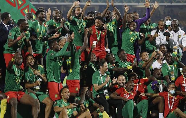 更是对中场 更是对中场